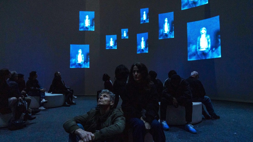 People sit in the gallery and view the 360 degree video.