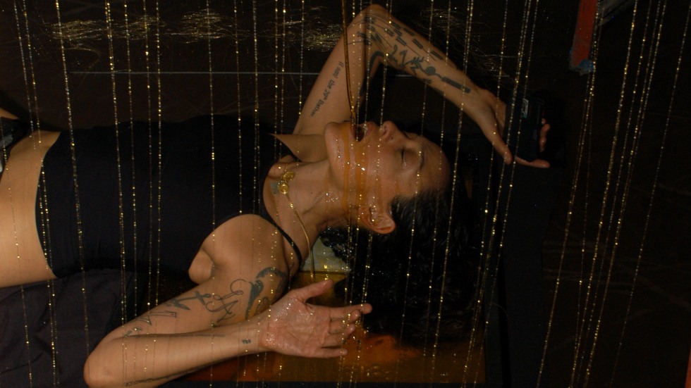 Julie Tolentino performing Honey